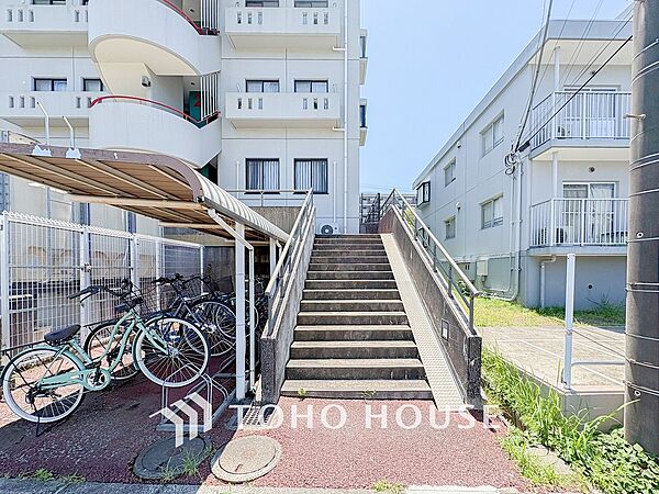 閑静な住宅街の一角、ひと時のくつろぎが生まれ、ゆっくりと愛着が育まれていきます。