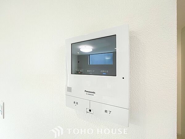 誰が来てもわかる様にモニター付きインターホンを設置。快適と安らぎを合わせた優しい設計。