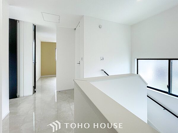 やわらかな陽射しがふりそそぎ、ゆったりした時間が流れる室内。