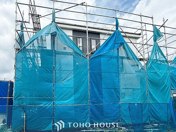 閑静な住宅街の一角、ひと時のくつろぎが生まれ、ゆっくりと愛着が育まれていきます。