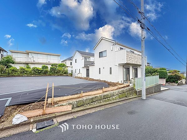 閑静な住宅街の一角、ひと時のくつろぎが生まれ、ゆっくりと愛着が育まれていきます。