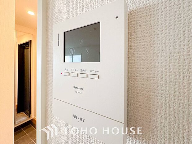 誰が来てもわかる様にモニター付きインターホンを設置。快適と安らぎを合わせた優しい設計。