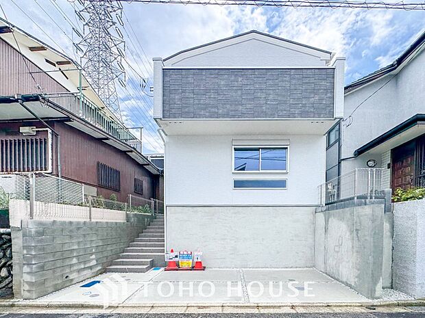 閑静な住宅街の一角、ひと時のくつろぎが生まれ、ゆっくりと愛着が育まれていきます。