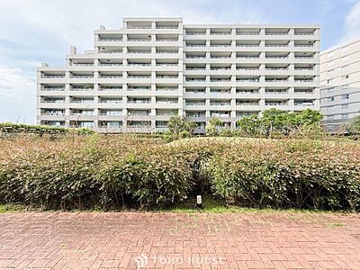 外観:表現された空間は豊かな光と風を纏い、暮らしの時間を豊かにしてくれます。 外観:表現された空間は豊かな光と風を纏い、暮らしの時間を豊かにしてくれます。