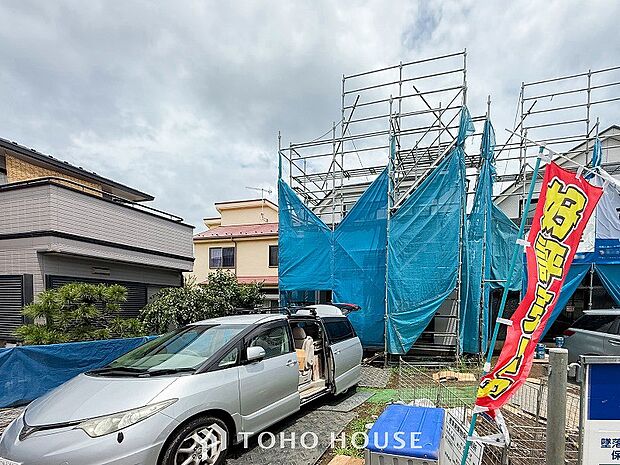 爽やかな青空の下に贅沢なほどに降り注ぐ陽光、豊かな居住性と、クオリティが見事に調和した住空間。