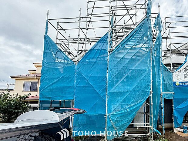 住む人を映し出す洗練された佇まいは、いつまでも輝き続けながらいつしか街の風景に溶け込んでいきます。