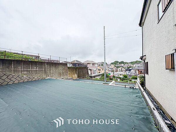 閑静な住宅街の一角、ひと時のくつろぎが生まれ、ゆっくりと愛着が育まれていきます。