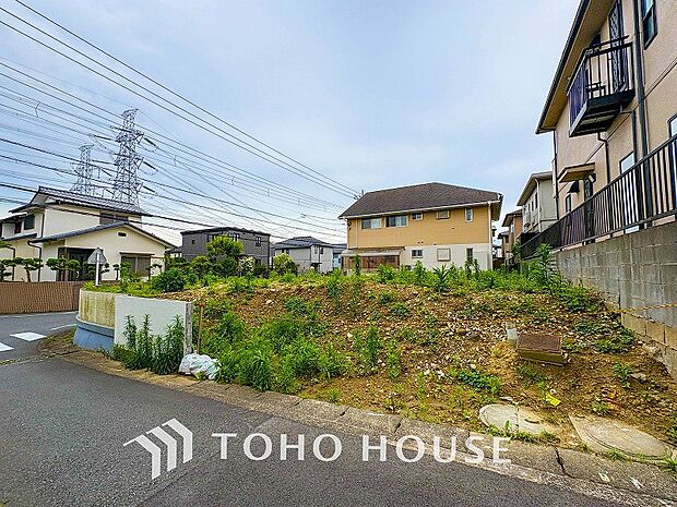 閑静な住宅街の一角、ひと時のくつろぎが生まれ、ゆっくりと愛着が育まれていきます。