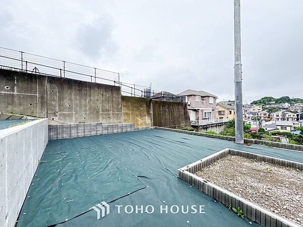 閑静な住宅街の一角、ひと時のくつろぎが生まれ、ゆっくりと愛着が育まれていきます。