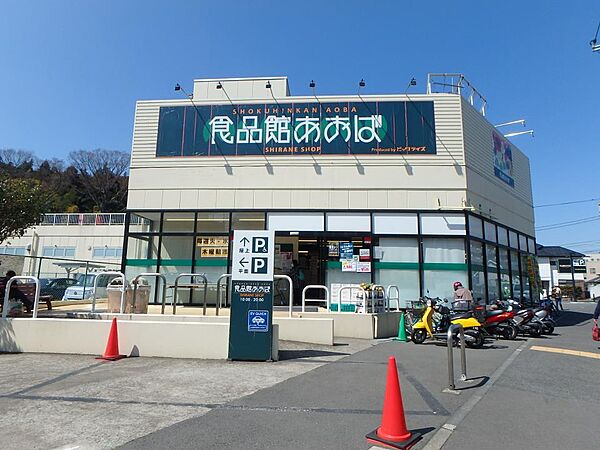 新鮮な野菜から魚・お肉まで何でも揃います。毎日の献立を考えるもの楽しくなりますね。