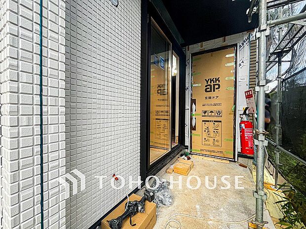 住まいの顔となる玄関は、落ち着きと華やぎの満ちた空間に。