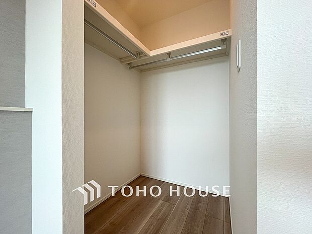 衣類だけでなく大きな荷物も収納でき、お部屋がすっきりします。