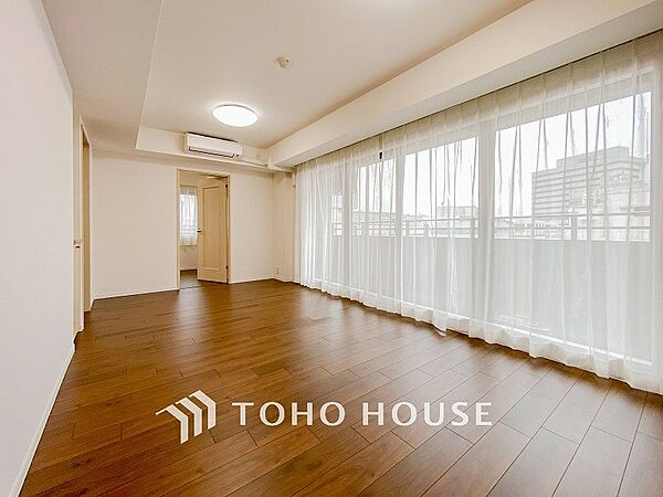 ご家族やお客様との時間など、多くの時を刻む空間。何気なく過ぎる時でさえも上質なひと時となる快適な空間を目指して。
