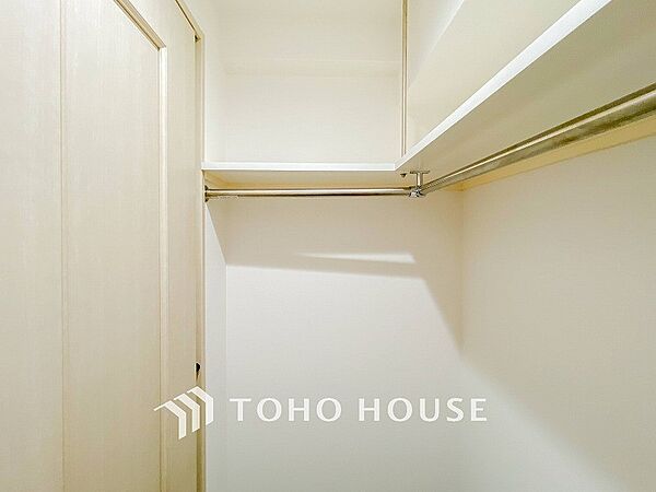 普段使わない季節用品やトランクなど大きなものもラクラク収納できる広さがございます。