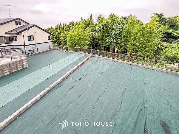 閑静な住宅街の陽当りに恵まれた土地。たくさんの想いが美しいカタチに彩られます。