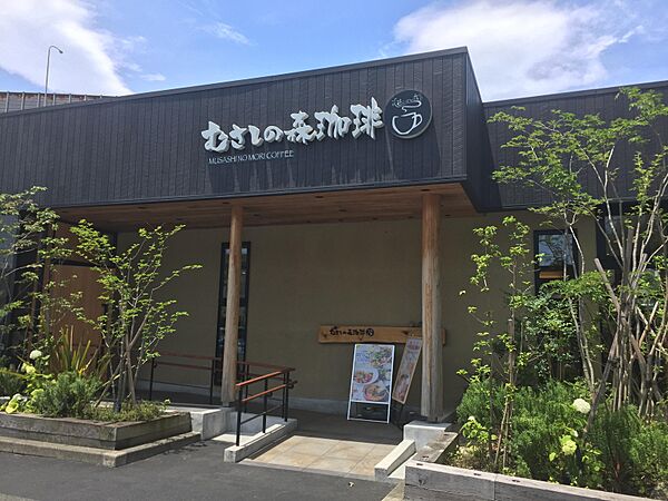 木と緑を基調とするナチュラルモダンな店内にボックス席を完備。ゆったりと寛げる落ち着いた店内です。