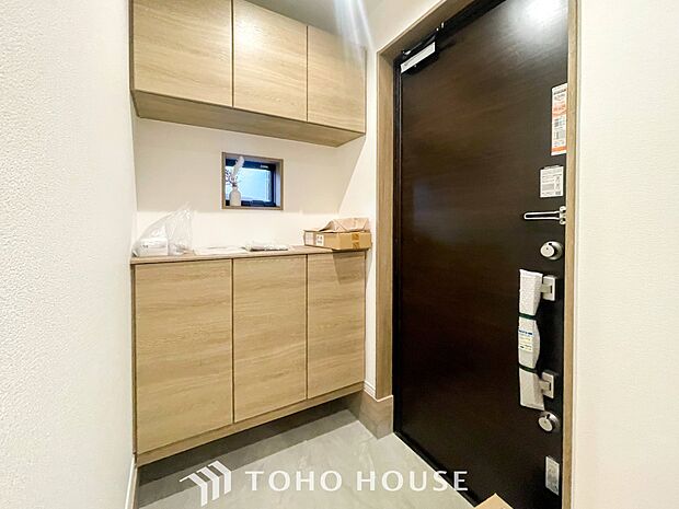 居住者の帰り、訪れる方を優しく迎えてくれる玄関です。