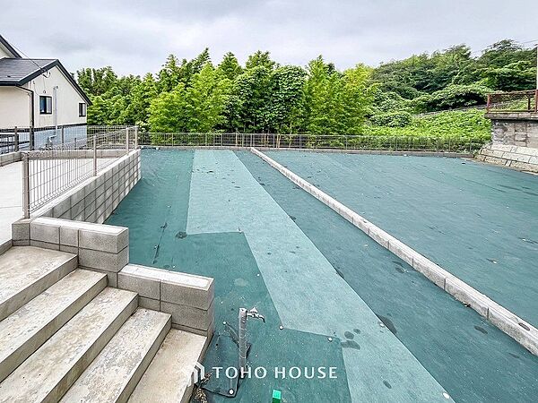 閑静な住宅街の陽当りに恵まれた土地で寛ぎに満ちた生活を。