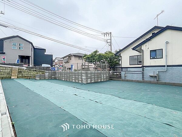 閑静な住宅街の陽当りに恵まれた土地。たくさんの想いが美しいカタチに彩られます。