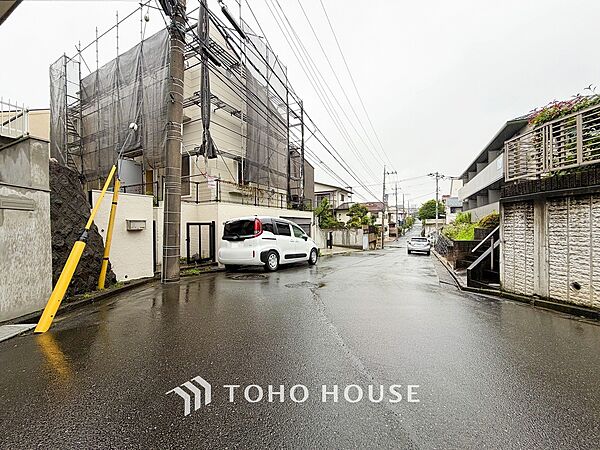 風を感じ青い空から太陽の恵みを感じる温もり溢れる佇まい。