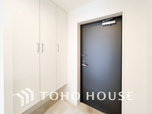 居住者の帰り、訪れる方を優しく迎えてくれる玄関です。