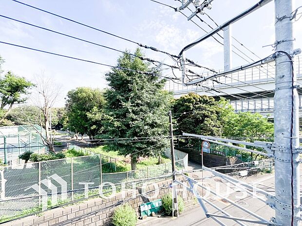 開放的で気持ちの良い眺望と青い空を満喫できます。