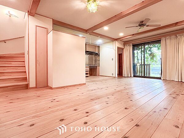 落ち着いた雰囲気に包まれた伸びやかな空間で、ゆったりと家族団らんの時間を過ごせます。