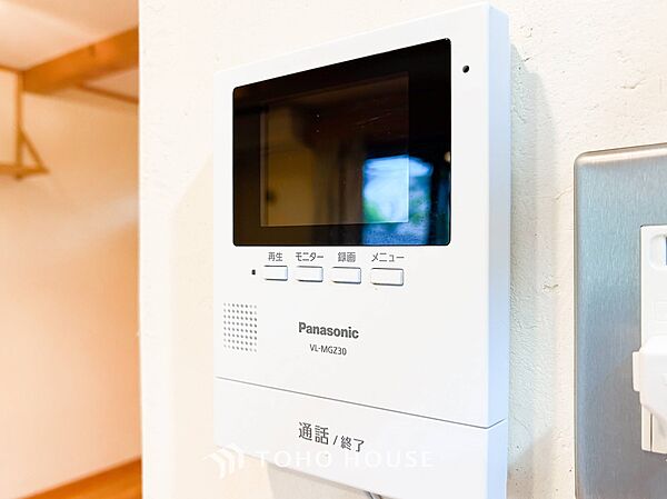 誰が来てもわかる様にモニター付きインターホンを設置。