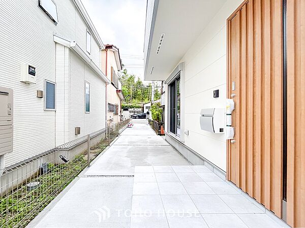 表現された空間は豊かな光と風を纏い、暮らしの時間を豊かにしてくれます。