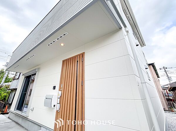 風を感じ青い空から太陽の恵みを感じる温もり溢れる佇まい。