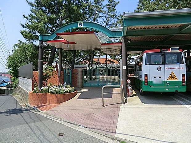 白楽の高台に位置し、園舎からは市街が一望できます。
