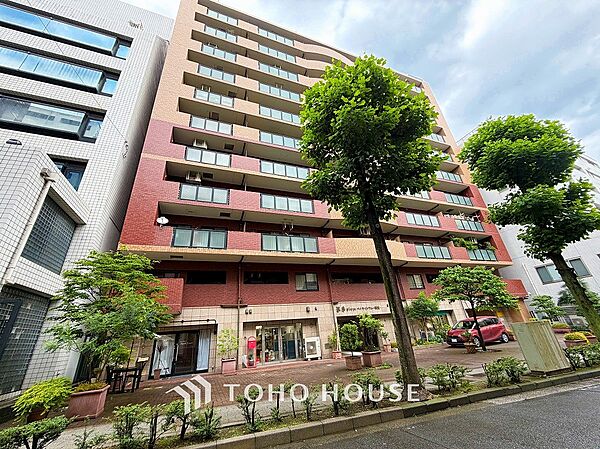 爽やかな青空の下に贅沢なほどに降り注ぐ陽光、豊かな居住性と、クオリティが見事に調和した住空間。