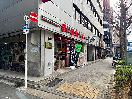 イオン系列の小型スーパー。食品、雑貨等、生活に必要なものをコンパクトに手に入れることができます。