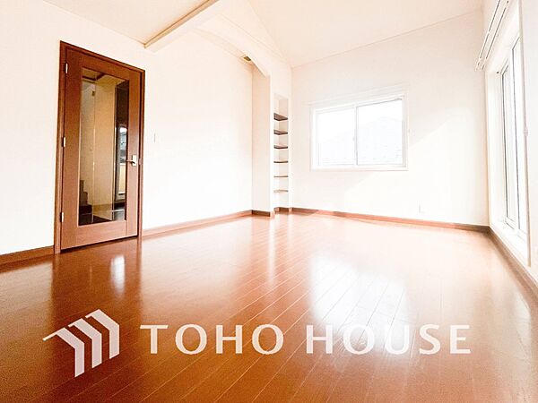 落ち着いた雰囲気に包まれた伸びやかな空間で、ゆったりと家族団らんの時間を過ごせます。