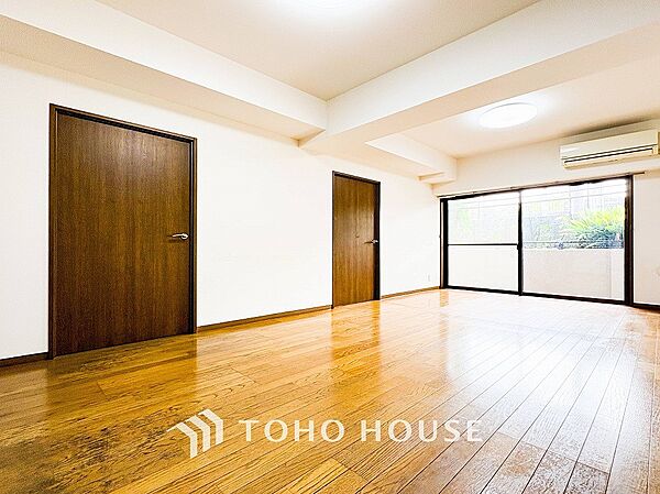 落ち着いた雰囲気に包まれた伸びやかな空間で、ゆったりと家族団らんの時間を過ごせます。
