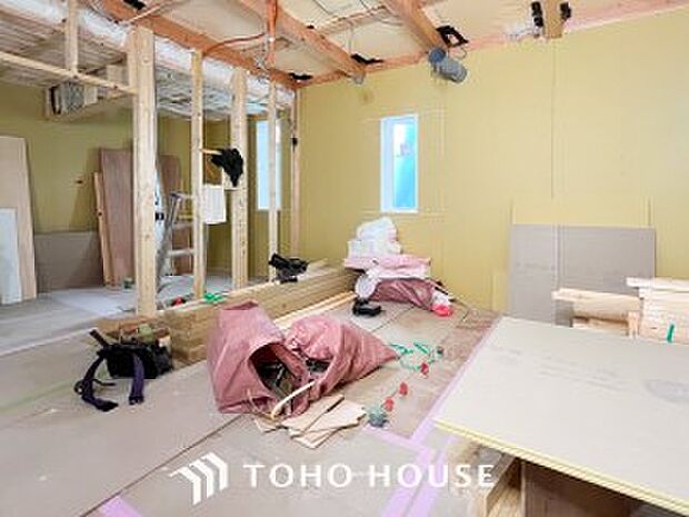 機能的で使い勝手のよさそうなキッチン。明るく清潔感があります。