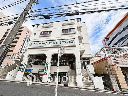 前面道路含む現地写真『快適』は「家」と「街」と「環境」が調和した時に訪れるだと改めて感じさせてくれます。