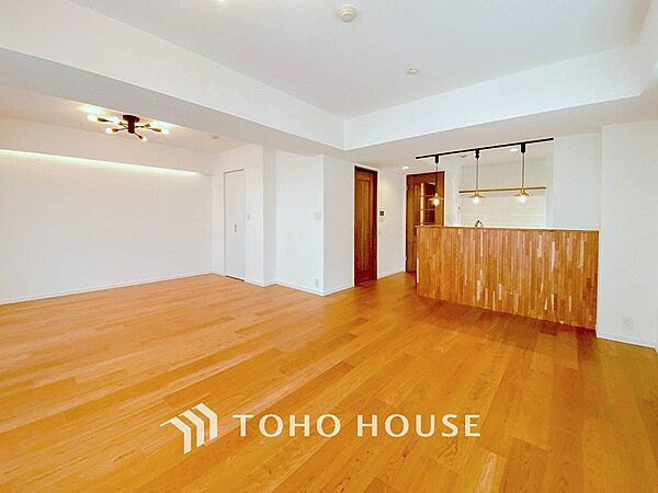 落ち着いた雰囲気に包まれた伸びやかな空間で、ゆったりと家族団らんの時間を過ごせます。