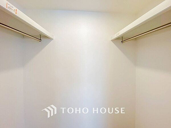 衣類だけでなく大きな荷物も収納でき、お部屋がすっきりします。
