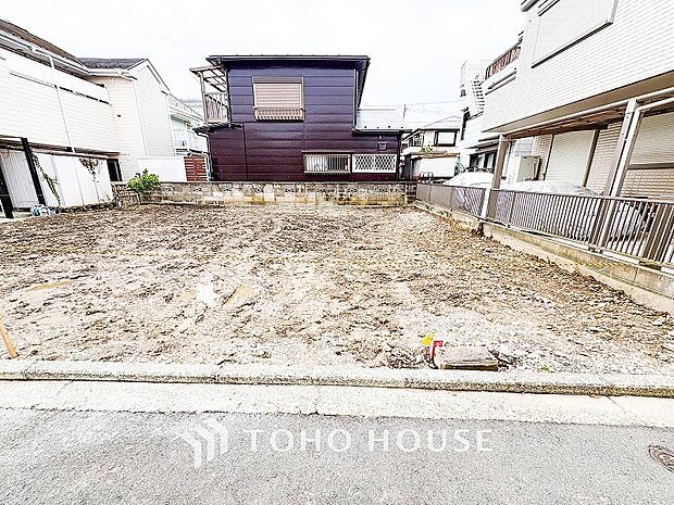 住む人を映し出す洗練された佇まいは、いつまでも輝き続けながらいつしか街の風景に溶け込んでいきます。