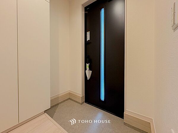 居住者の帰り、訪れる方を優しく迎えてくれる開放感のある玄関。