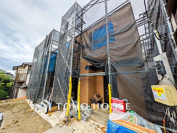 閑静な住宅街の一角、ひと時のくつろぎが生まれ、ゆっくりと愛着が育まれていきます。