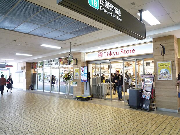 深夜遅くまで営業しているので、大変便利です。豊富な食料品をお手頃価格で取り揃えています。