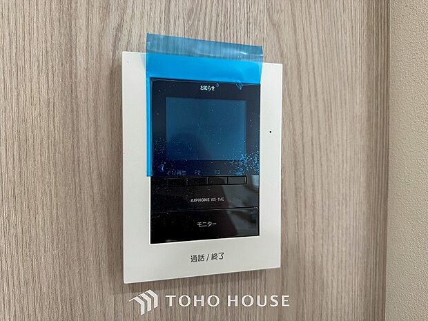 誰が来てもわかる様にモニター付きインターホンを設置。