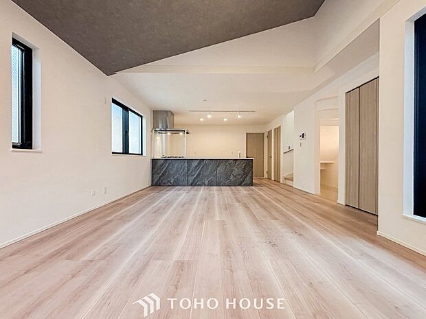 空気感という居心地の良いBGMは、暮らしのステージを彩り、心のやすらぎと満足感を与えてくれます。