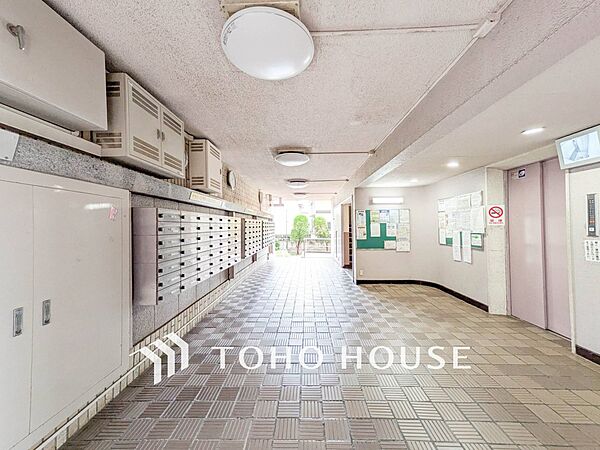 光あふれる開放感あるロビーは上質で洗練された空間。