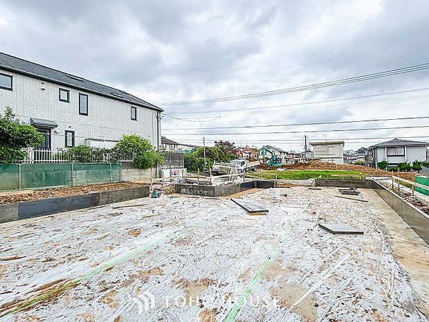 閑静な住宅街の陽当りに恵まれた土地。たくさんの想いが美しいカタチに彩られます。
