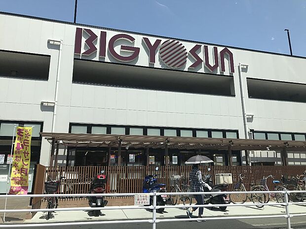 生鮮食品や食料品がお求めやすい価格で豊富に揃います。