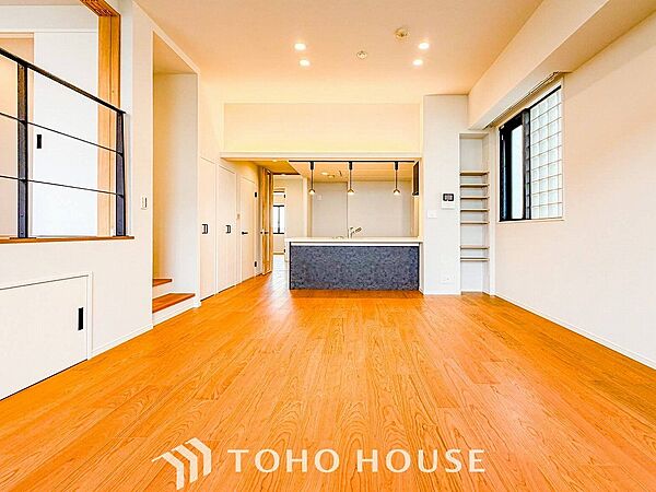 光と風があふれる開放的なリビングダイニングには自然と家族みんなが集まってきます。