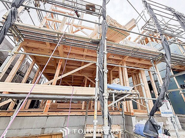 閑静な住宅街の陽当りに恵まれた土地。たくさんの想いが美しいカタチに彩られます。